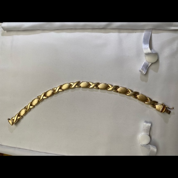 Jewelry - Hugs & Kisses 14k yellow gold Bracelet